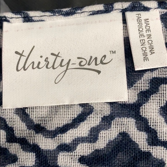 Thirty One Avenue Scarf “Navy Perfect Pendant” NIP - Picture 5 of 7